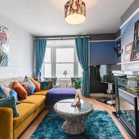 אבריסטוויט Starling View Boutique Stunning Seafront View Apartment מראה חיצוני תמונה